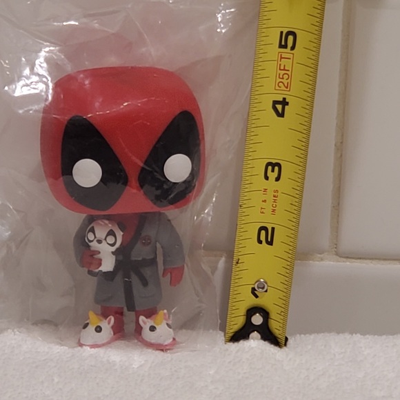FUNKO POP Deadpool Bedtime with Unicorn Slippers - Picture 4 of 4